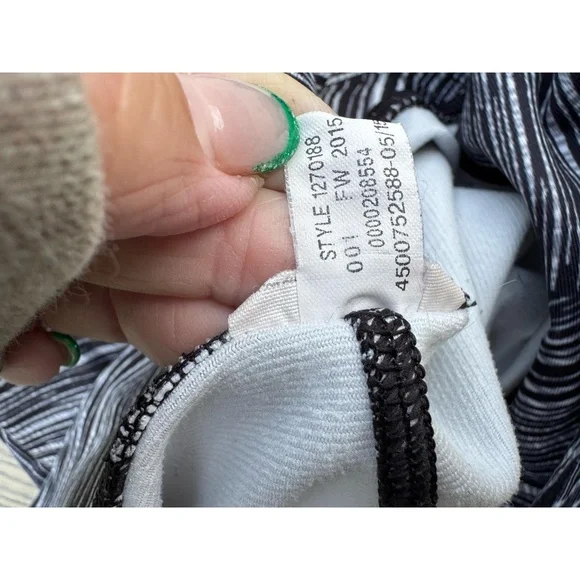 Under Armour Womens Leggings Size M/L Black White Geometric Ombre Activewear Gym - Picture 12 of 12